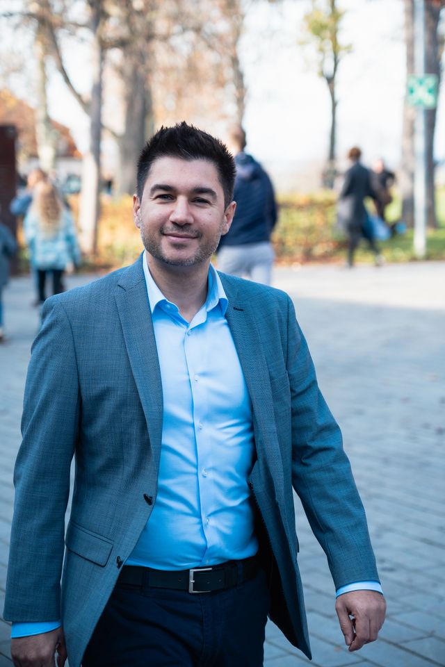 Tayfun Tok ist unterwegs bei Ihnen vor Ort.